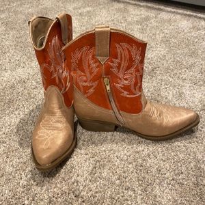 Daytrip boots, size 6, color: beige/orange, style# 81817